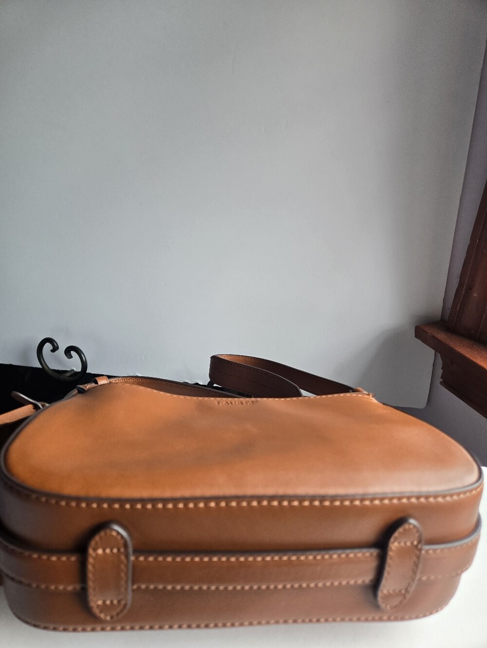 Ralph Lauren British Tan  Leather Shoulder Bag with Gold Hardware - Picture 6 of 9